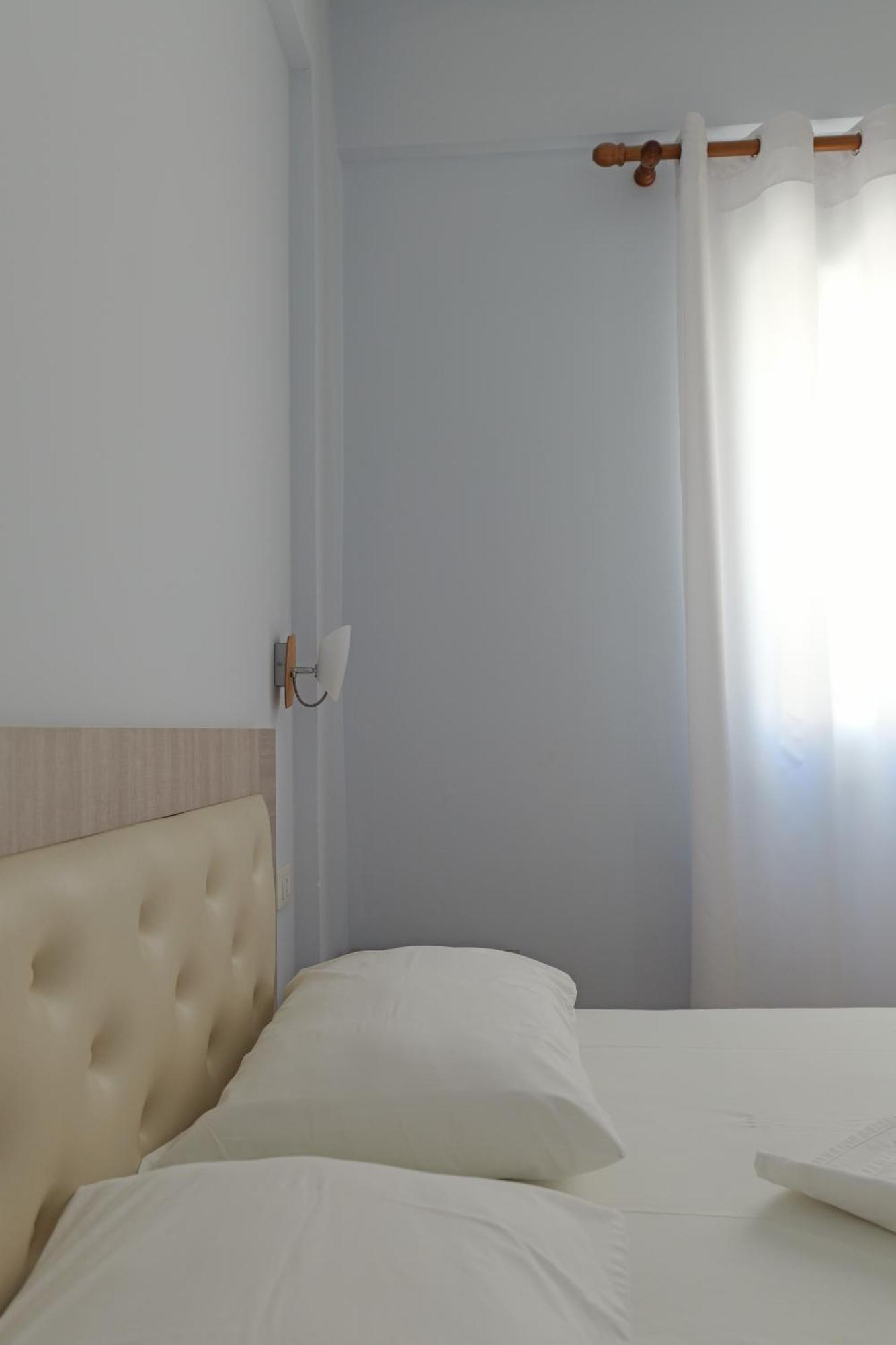 Dana Hotel Apartments Sarandë Esterno foto