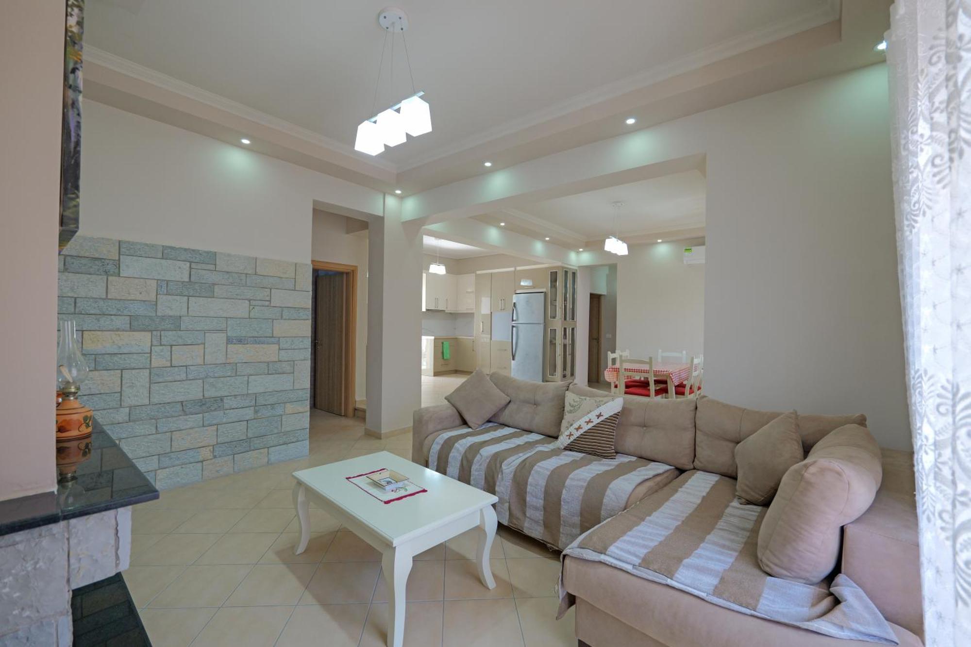 Dana Hotel Apartments Sarandë Esterno foto