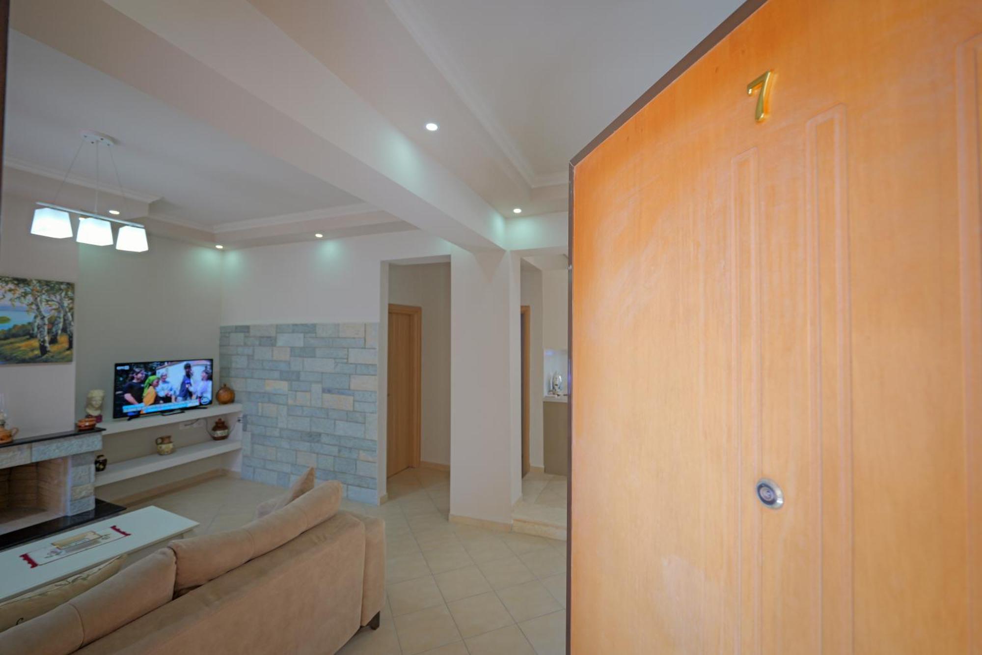 Dana Hotel Apartments Sarandë Esterno foto
