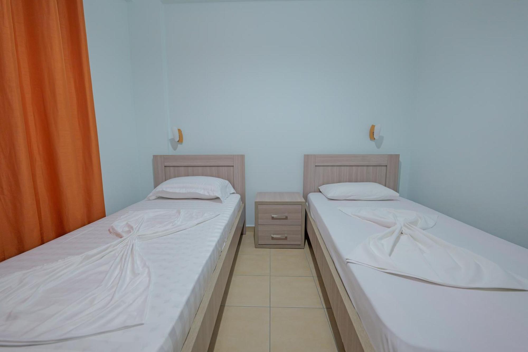 Dana Hotel Apartments Sarandë Esterno foto