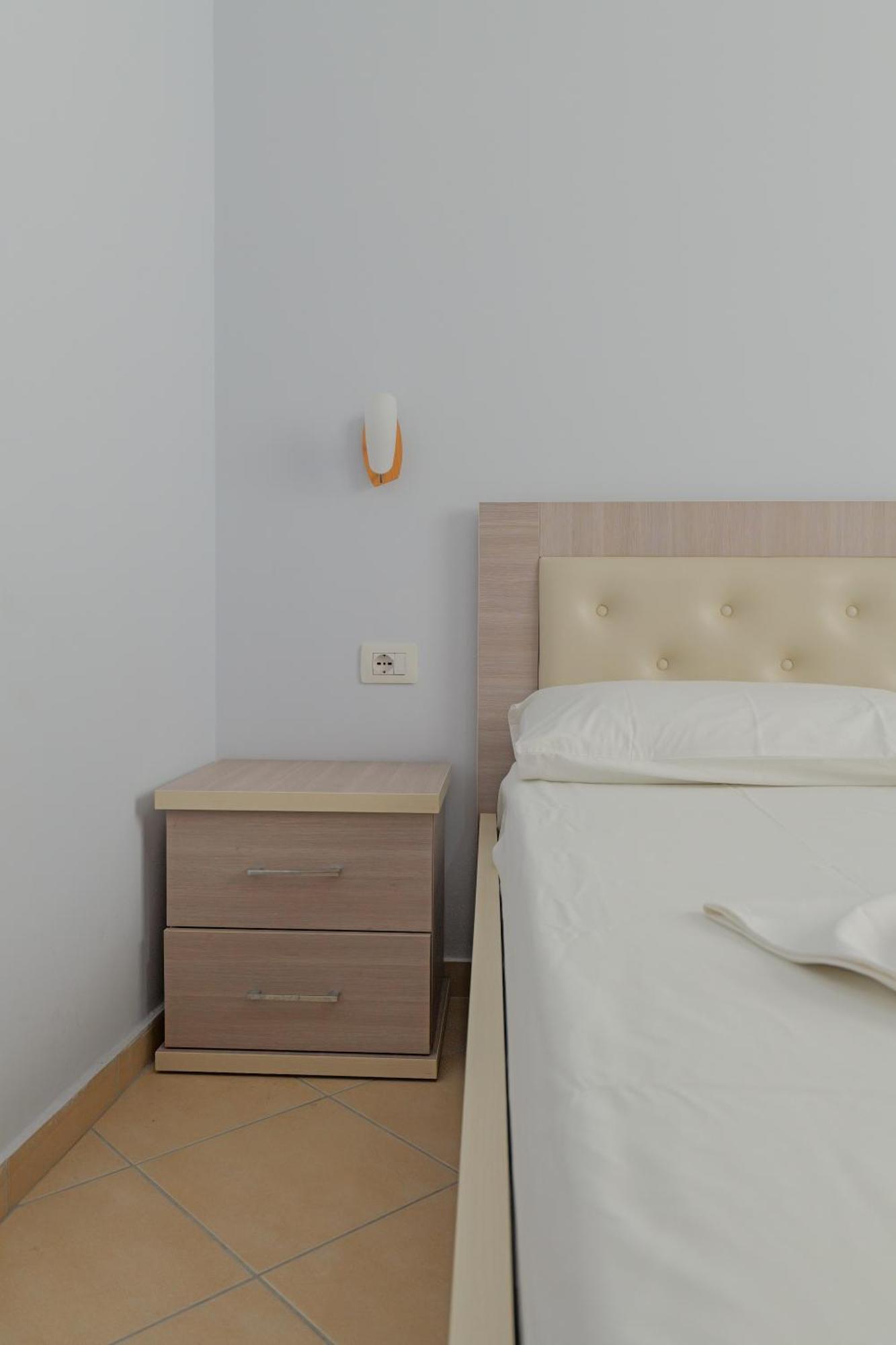 Dana Hotel Apartments Sarandë Esterno foto